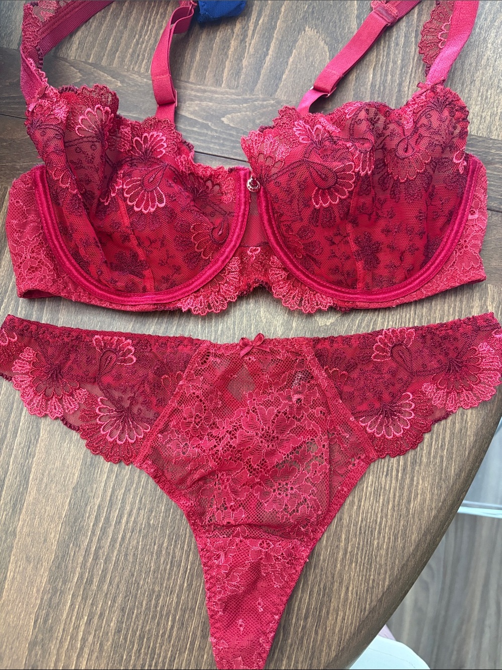 Aubade exquisite 80/65/30 F Sheer Lace Underwire Bra & Thong Set - shades of Red